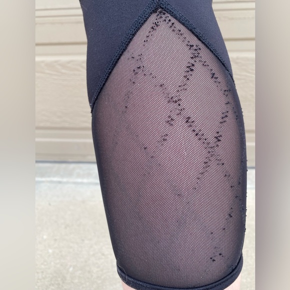 Black Pyramid Mesh Workout Capri Leggings - Women, size S/M stretch - Picture 7 of 11